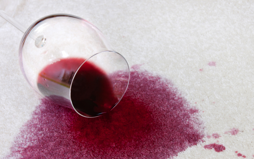 3 tips para quitar las manchas de vino tinto