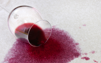 3 tips para quitar las manchas de vino tinto
